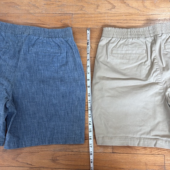 Pair of Lands’ End Mid-Rise Shorts/Size 8 - Picture 3 of 12